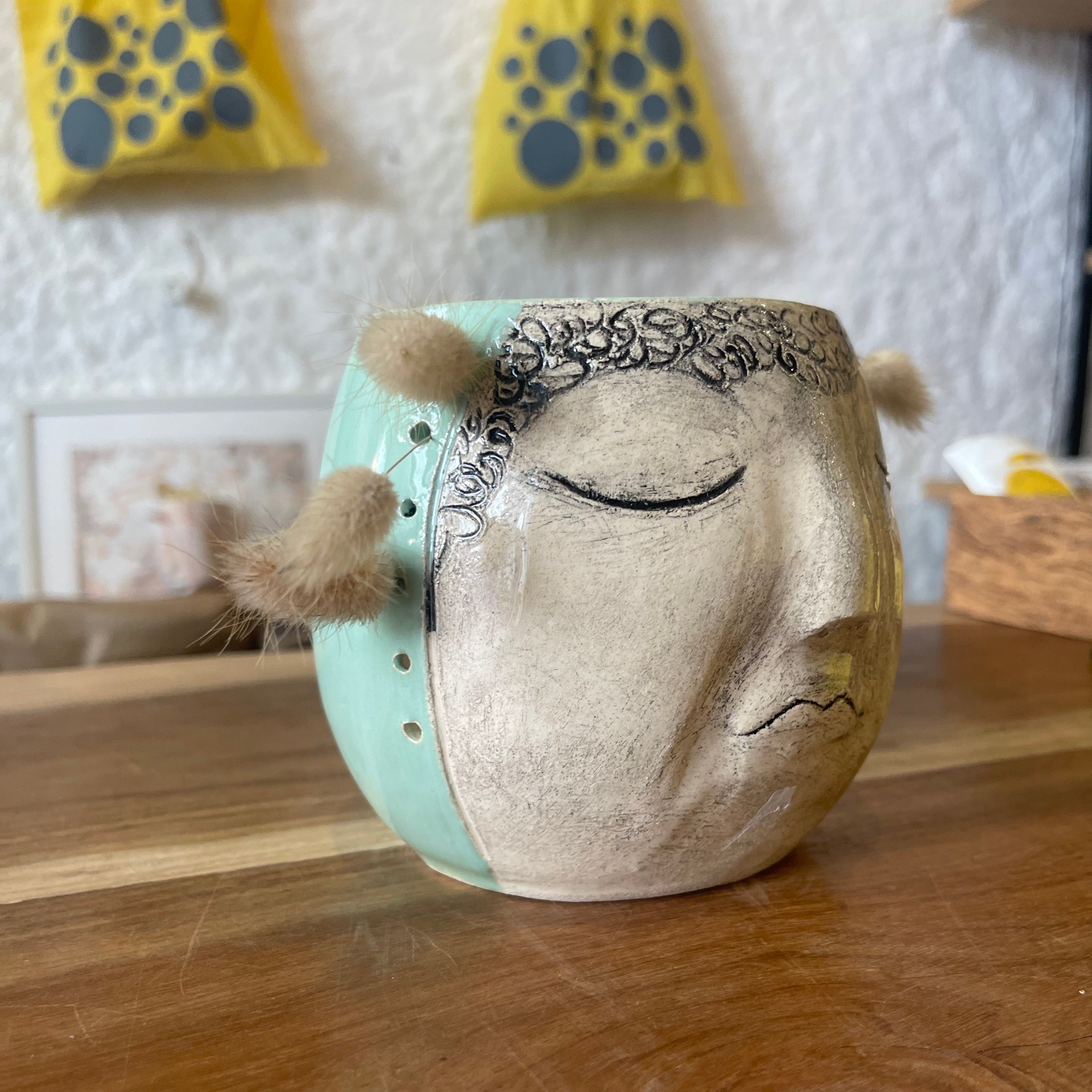Ceramic vase by Almavina
