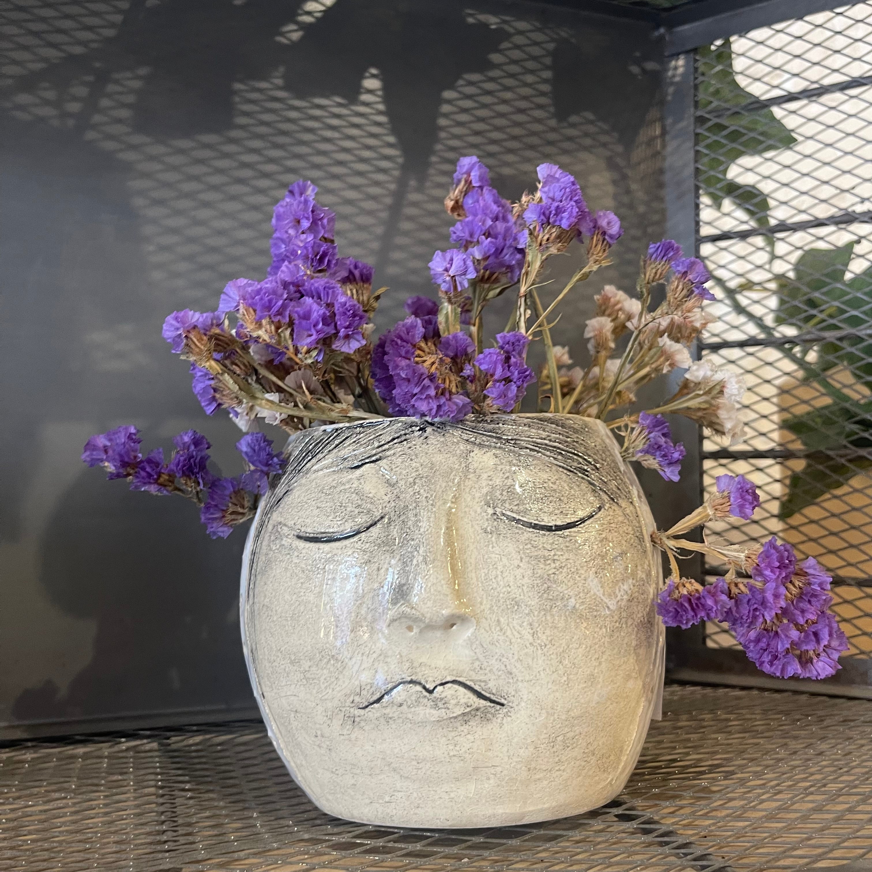 Ceramic vase by Almavina