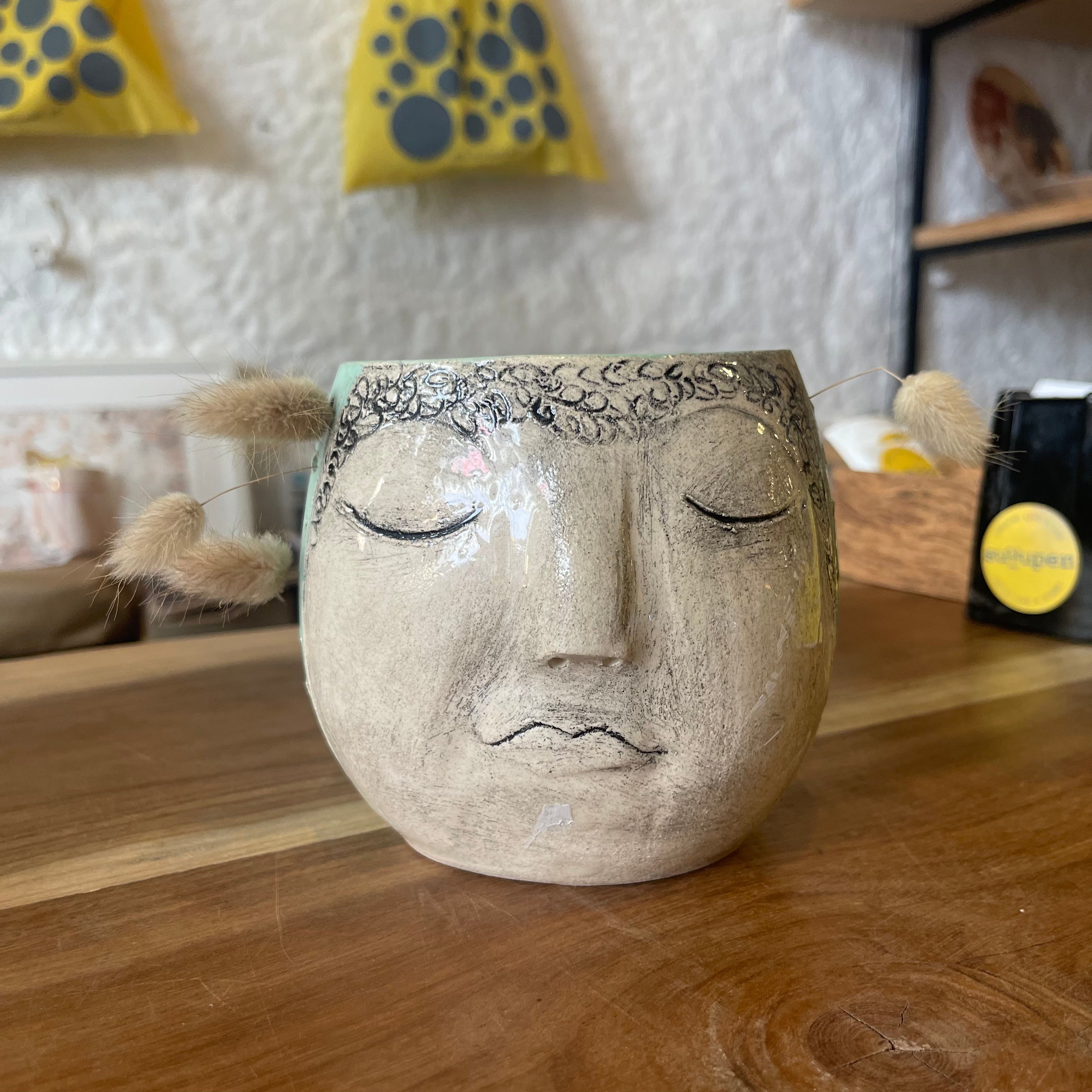 Ceramic vase by Almavina