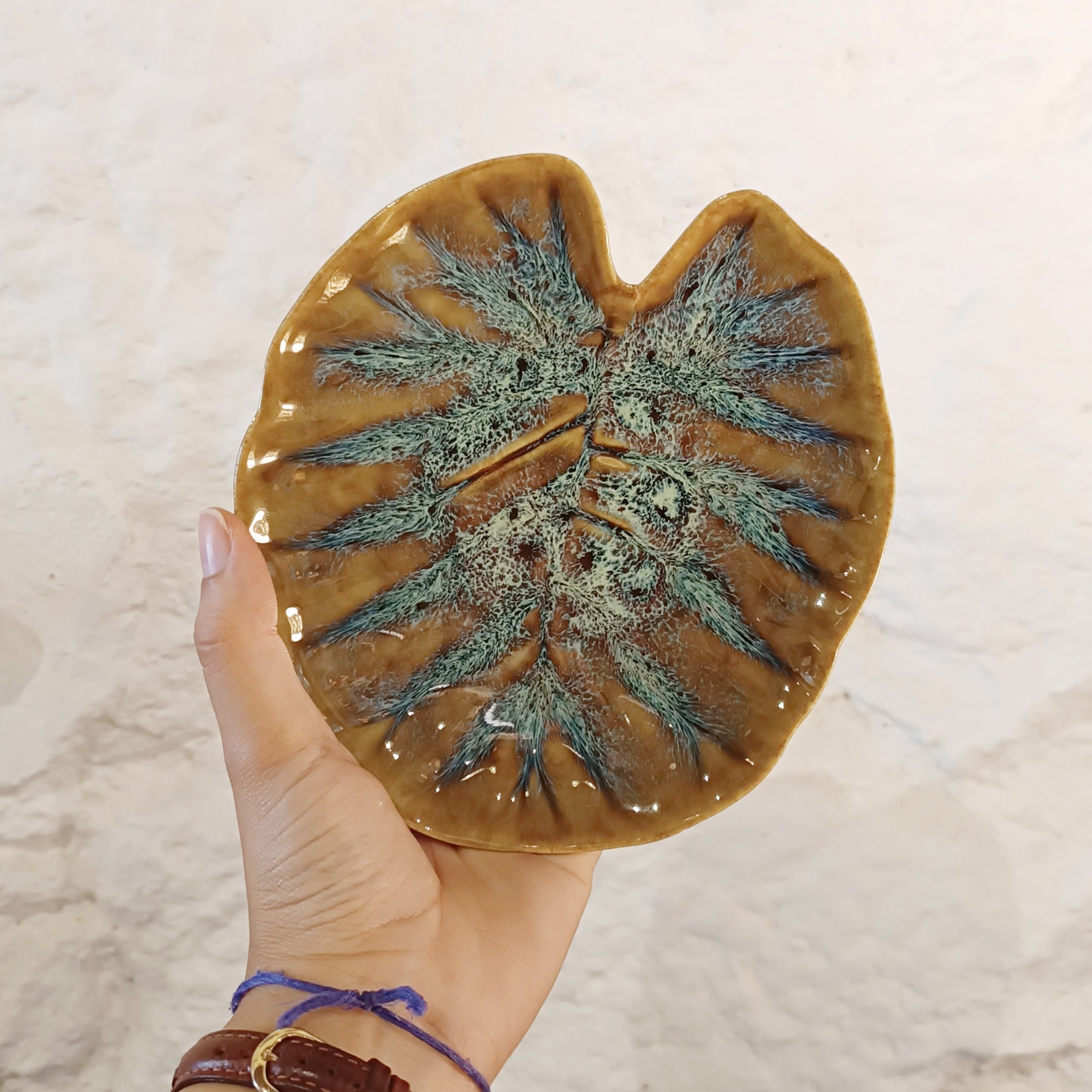 Monstera leaf ceramic plate